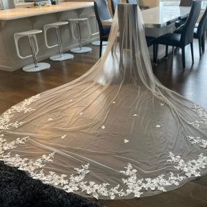 Exquisite Floral Lace Cathedral Bridal Veil Elevate Your Bridal Look with Grace and Elegance
