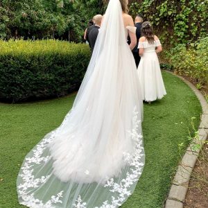 Exquisite Floral Lace Cathedral Bridal Veil Elevate Your Bridal Look with Grace and Elegance