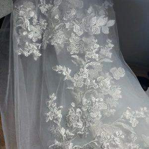 Exquisite Floral Lace Cathedral Bridal Veil Elevate Your Bridal Look with Grace and Elegance