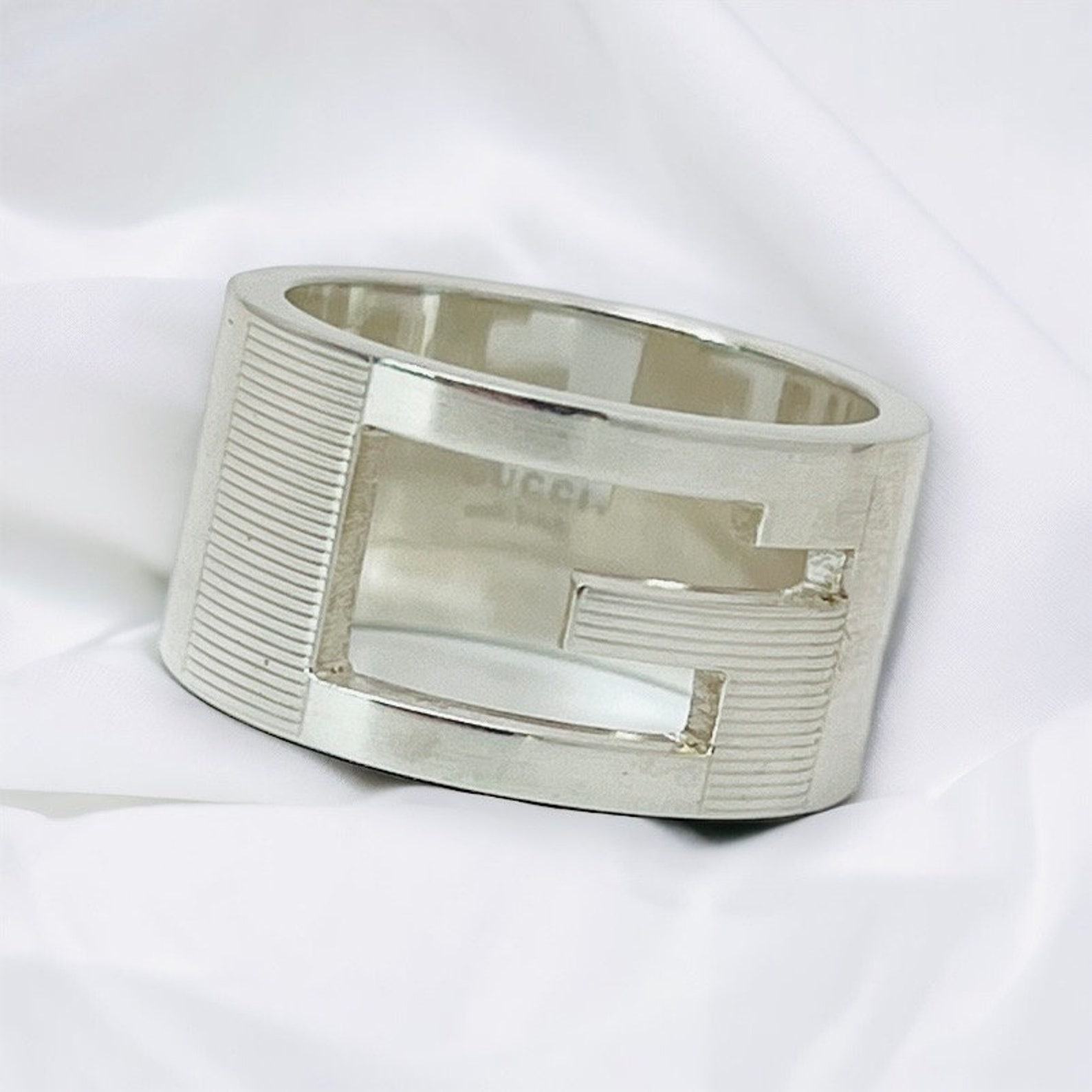 Exquisite Gucci Ring Adorn Your Finger with the Iconic Cut-Out G Logo