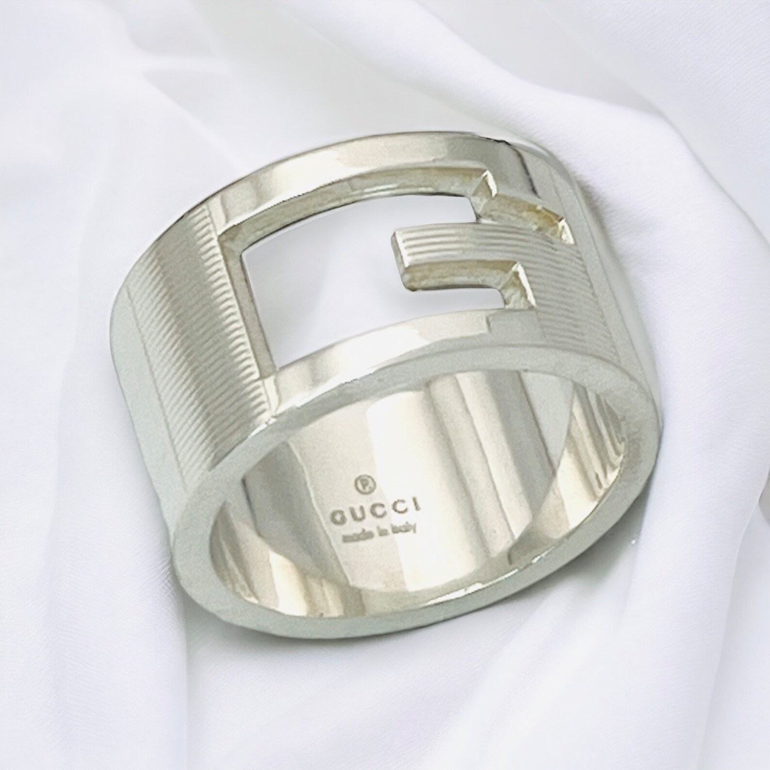 Exquisite Gucci Ring Adorn Your Finger with the Iconic Cut-Out G Logo