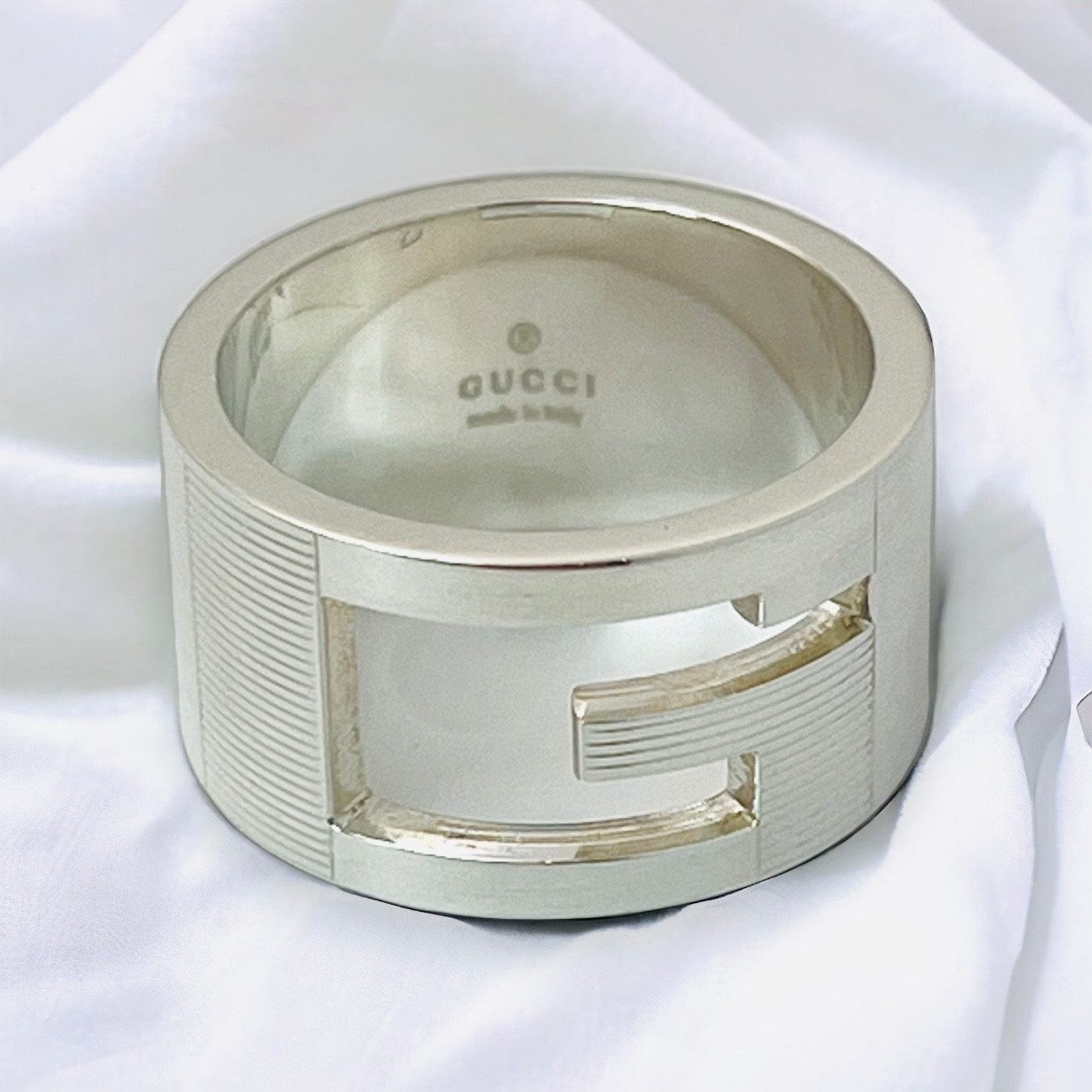 Exquisite Gucci Ring Adorn Your Finger with the Iconic Cut-Out G Logo