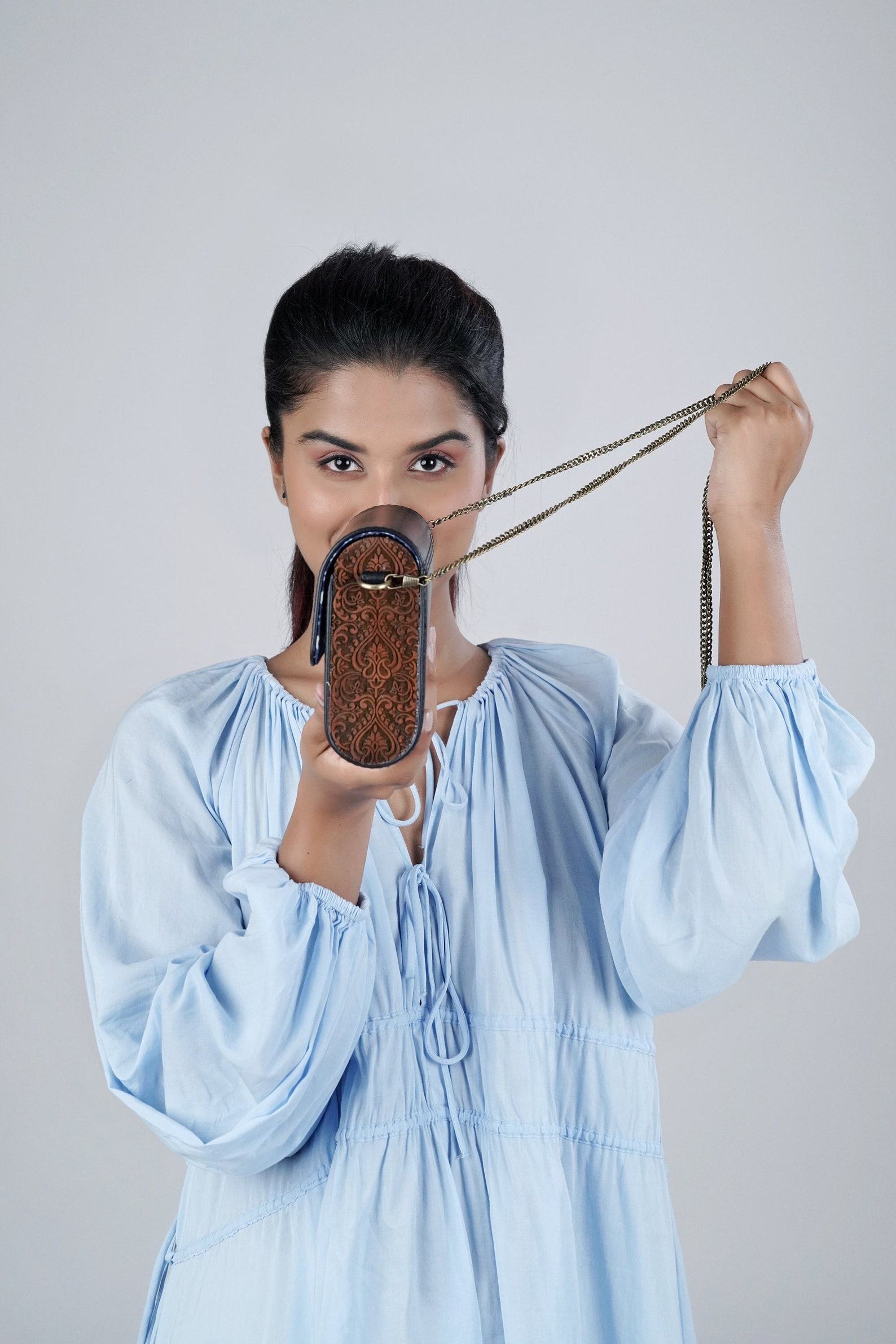 Exquisite Handcrafted Black Leather Sling Bag A Timeless Item for Her - Image 2