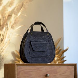 Exquisite Handmade Leather Crossbody Bag A Timeless Accessory for the Discerning