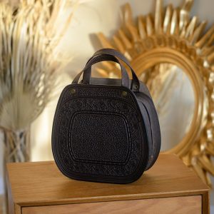 Exquisite Handmade Leather Crossbody Bag A Timeless Accessory for the Discerning