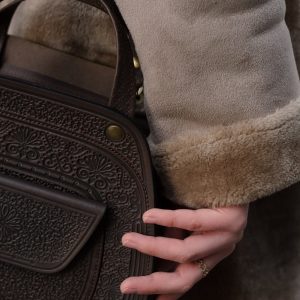 Exquisite Handmade Leather Crossbody Bag A Timeless Accessory for the Discerning