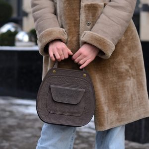 Exquisite Handmade Leather Crossbody Bag A Timeless Accessory for the Discerning