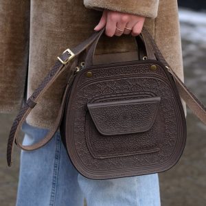 Exquisite Handmade Leather Crossbody Bag A Timeless Accessory for the Discerning