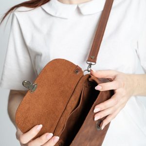 Exquisite Handmade Leather Crossbody Bag A Timeless Accessory for the Modern Woman