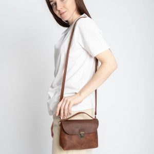 Exquisite Handmade Leather Crossbody Bag A Timeless Accessory for the Modern Woman