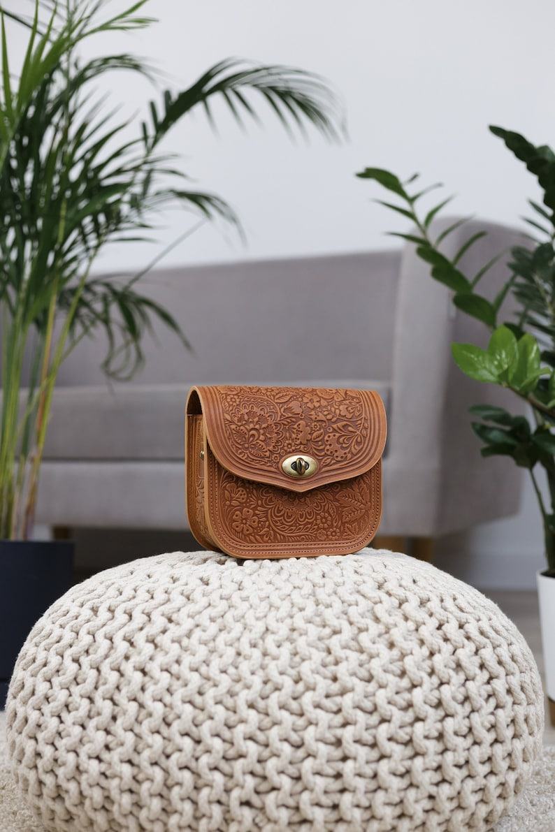 Exquisite Handmade Leather Shoulder Bag A Timeless Item for Her