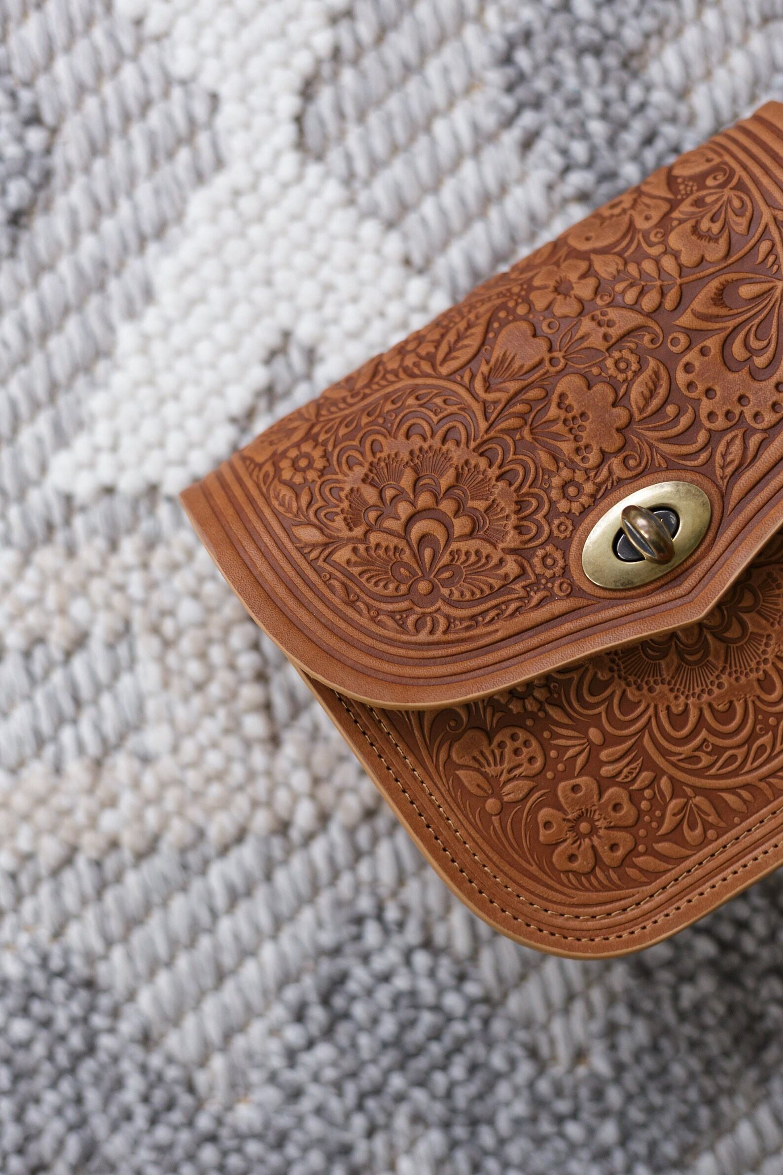 Exquisite Handmade Leather Shoulder Bag A Timeless Item for Her - Image 2