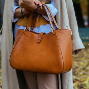 Exquisite Italian-Crafted Leather Handbag A Timeless Masterpiece for the Modern Woman