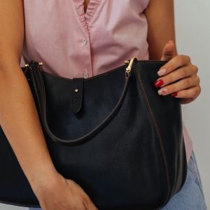 Exquisite Italian-Crafted Leather Handbag A Timeless Masterpiece for the Modern Woman