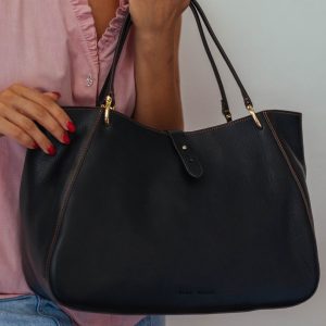 Exquisite Italian-Crafted Leather Handbag A Timeless Masterpiece for the Modern Woman