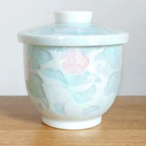 Exquisite Kutani Tea Cup 7.4oz Porcelain Masterpiece with Lid, Adorned with Roses and Leaf Motif