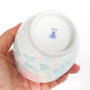 Exquisite Kutani Tea Cup 7.4oz Porcelain Masterpiece with Lid, Adorned with Roses and Leaf Motif