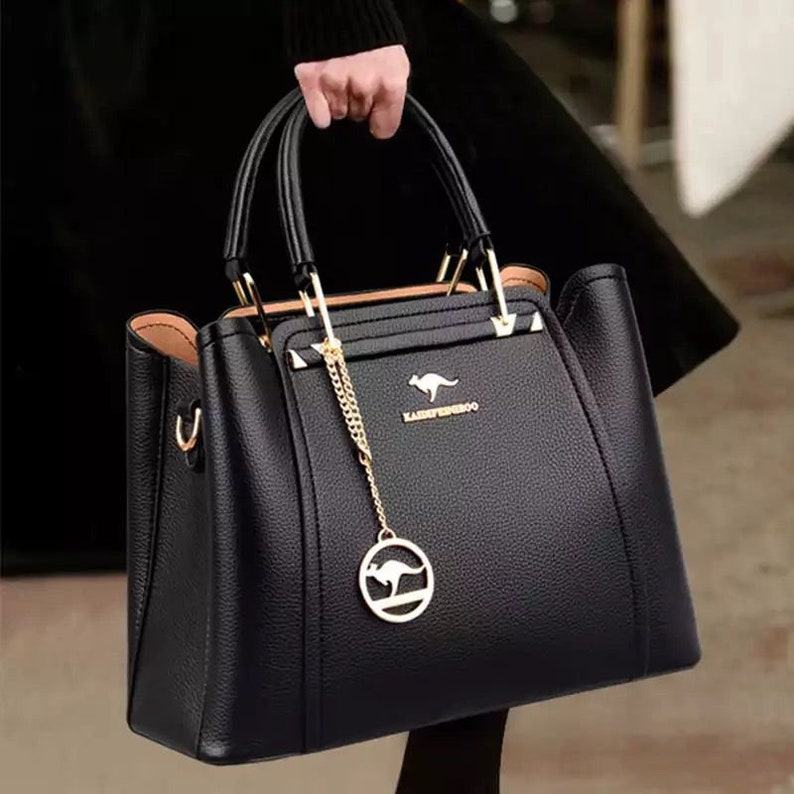 Exquisite Leather Handbag Elevate Your Style with Timeless Elegance