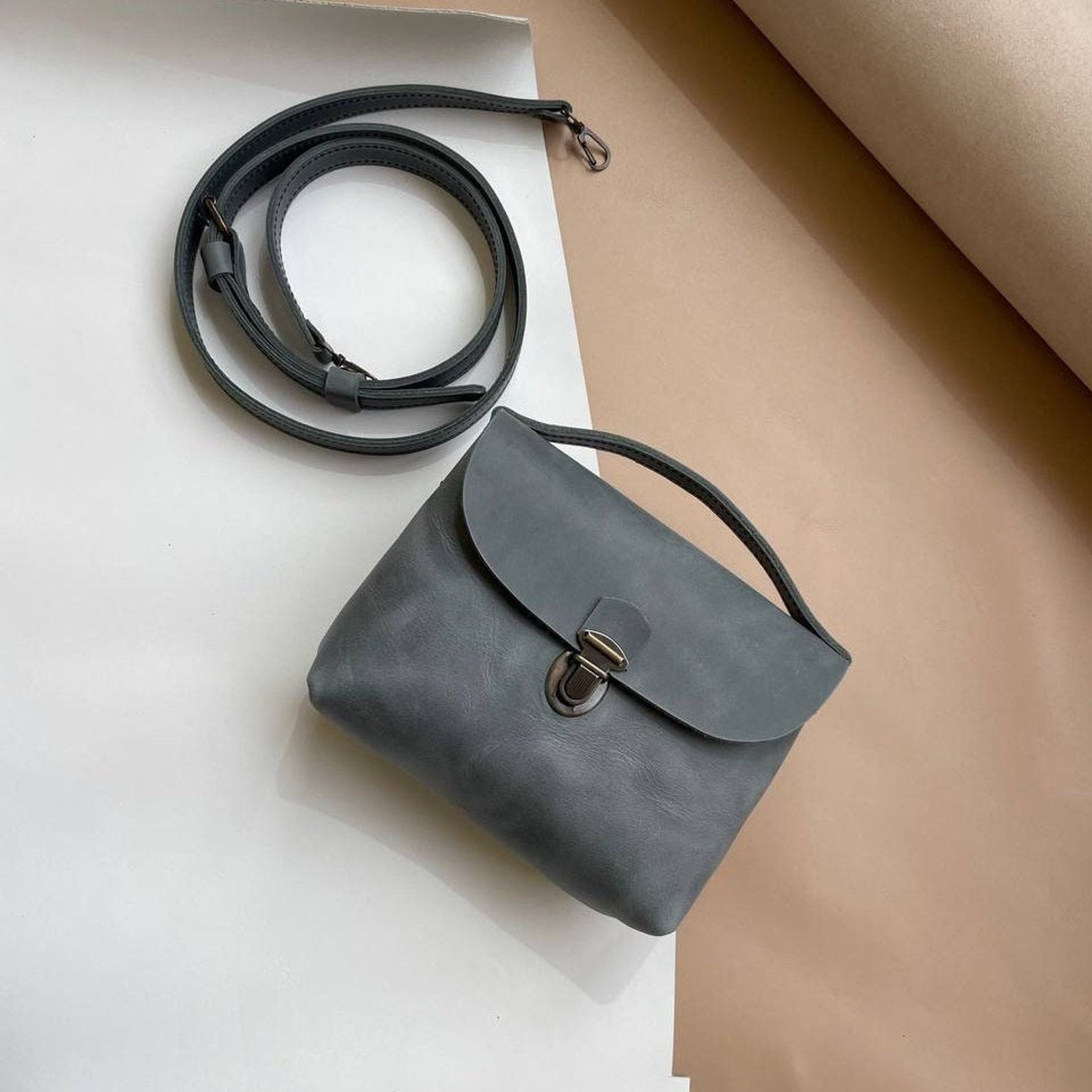 Exquisite Mini Leather Crossbody Bag A Timeless Accessory for the Modern Woman