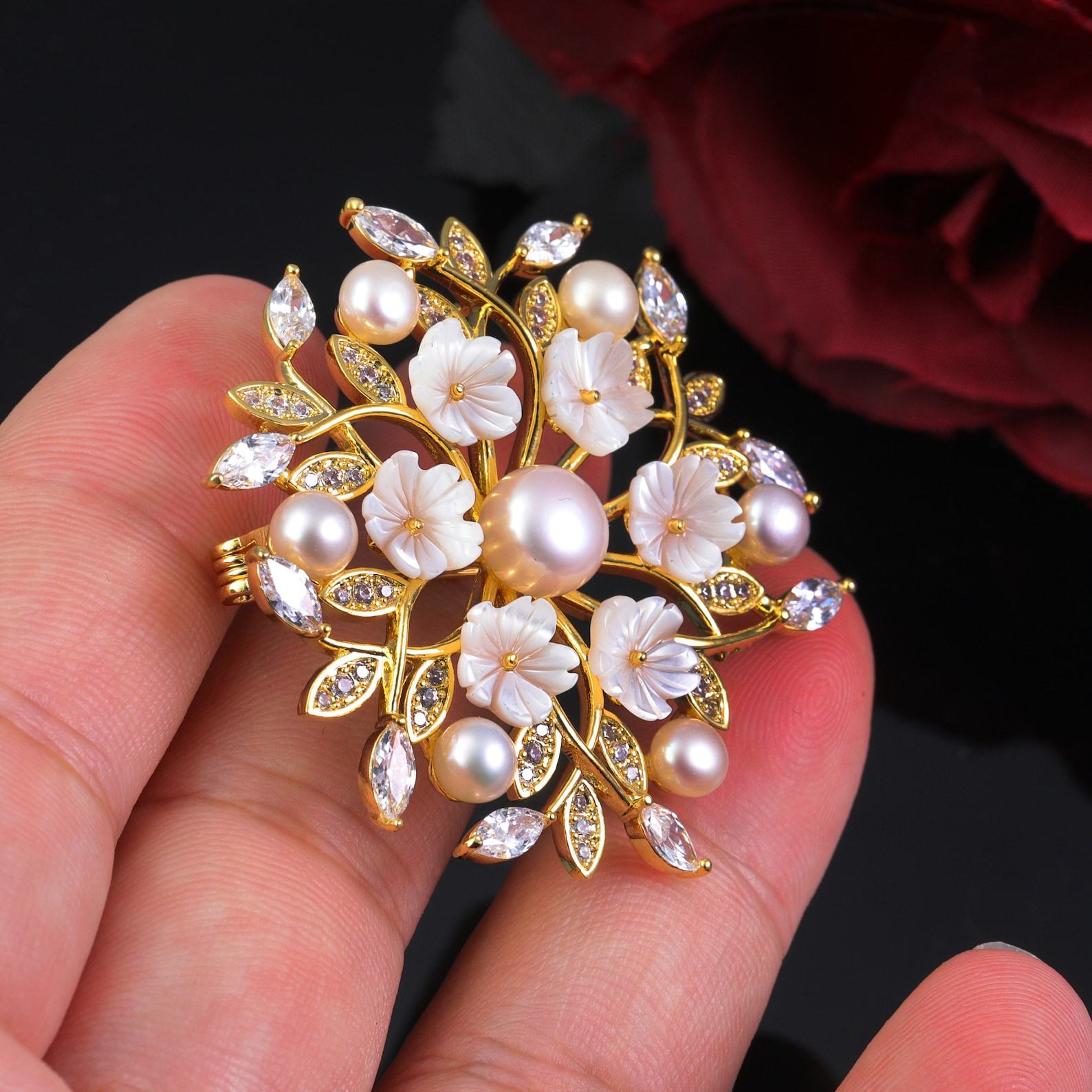 Exquisite Mother’s Day Item Natural Shell Cherry Blossom Brooch for Women