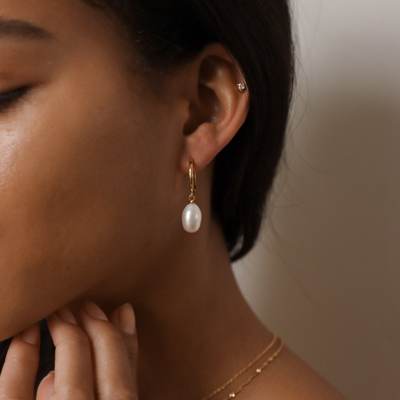 Exquisite Pearl Hoop Huggie Earrings A Timeless Anniversary Item (ER118)