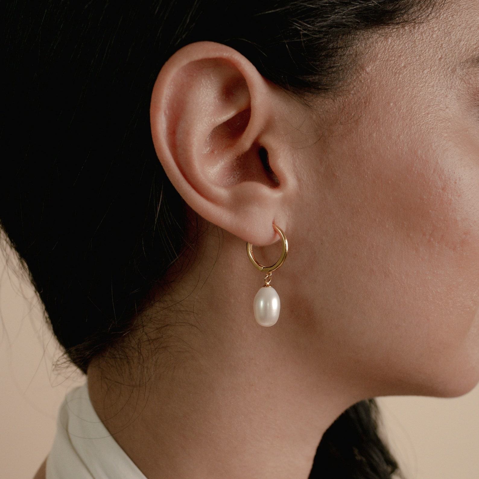 Exquisite Pearl Hoop Huggie Earrings A Timeless Anniversary Item (ER118)