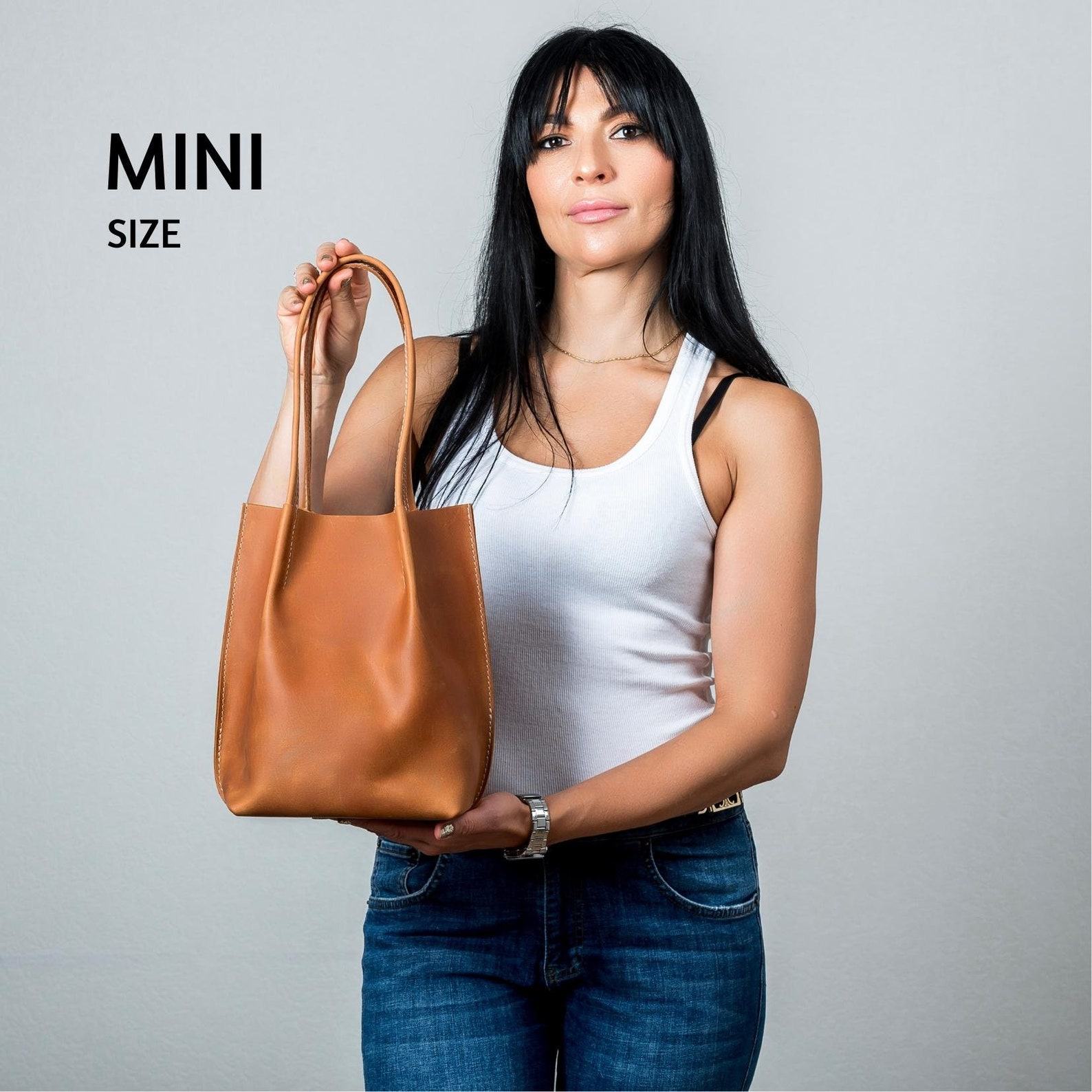 Exquisite Red Leather Tote A Timeless Accessory for the Modern Woman