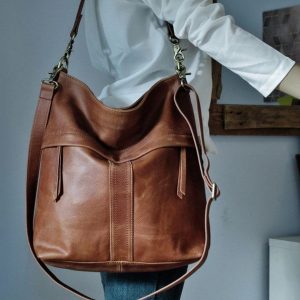 Exquisite Tan Leather Shoulder Bag Elevate Your Style with Versatility and Sophistication