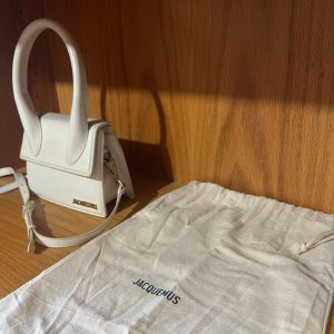 Exquisite White Leather Designer Bag A Timeless Statement of Luxury