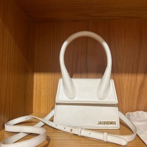 Exquisite White Leather Designer Bag A Timeless Statement of Luxury