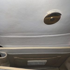 Exquisite White Leather Designer Bag A Timeless Statement of Luxury