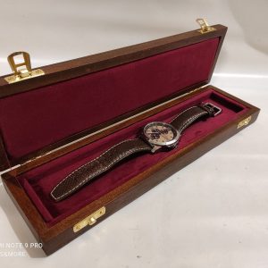 Exquisite Wooden Watch Box A Timeless Treasure for Your Precious Timepieces