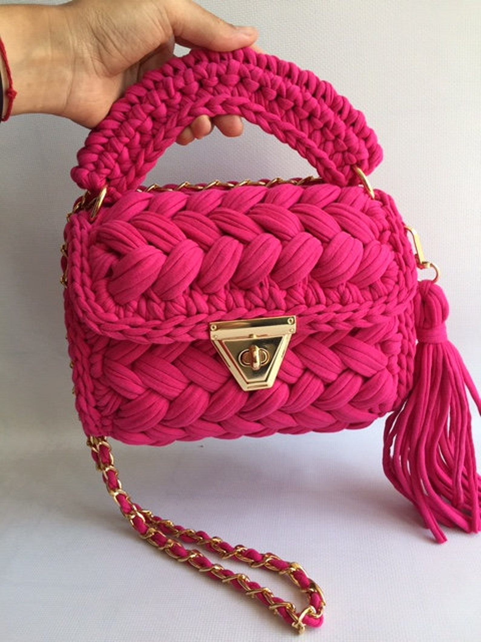 Exquisitely Handcrafted Beige Shoulder Bag A Tapestry of Woven Elegance - Image 4