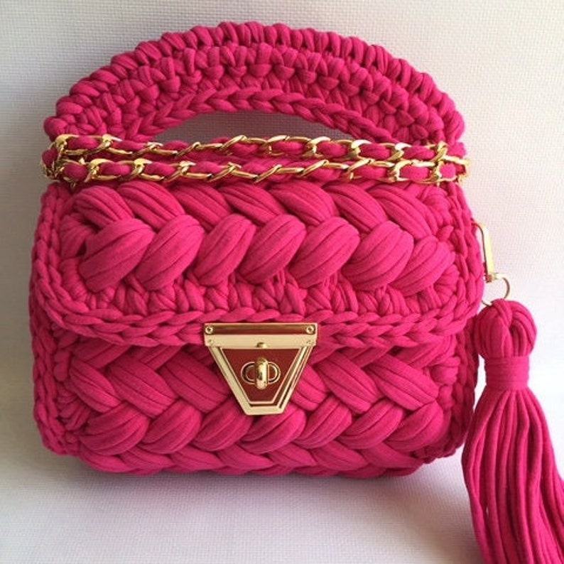 Exquisitely Handcrafted Beige Shoulder Bag A Tapestry of Woven Elegance