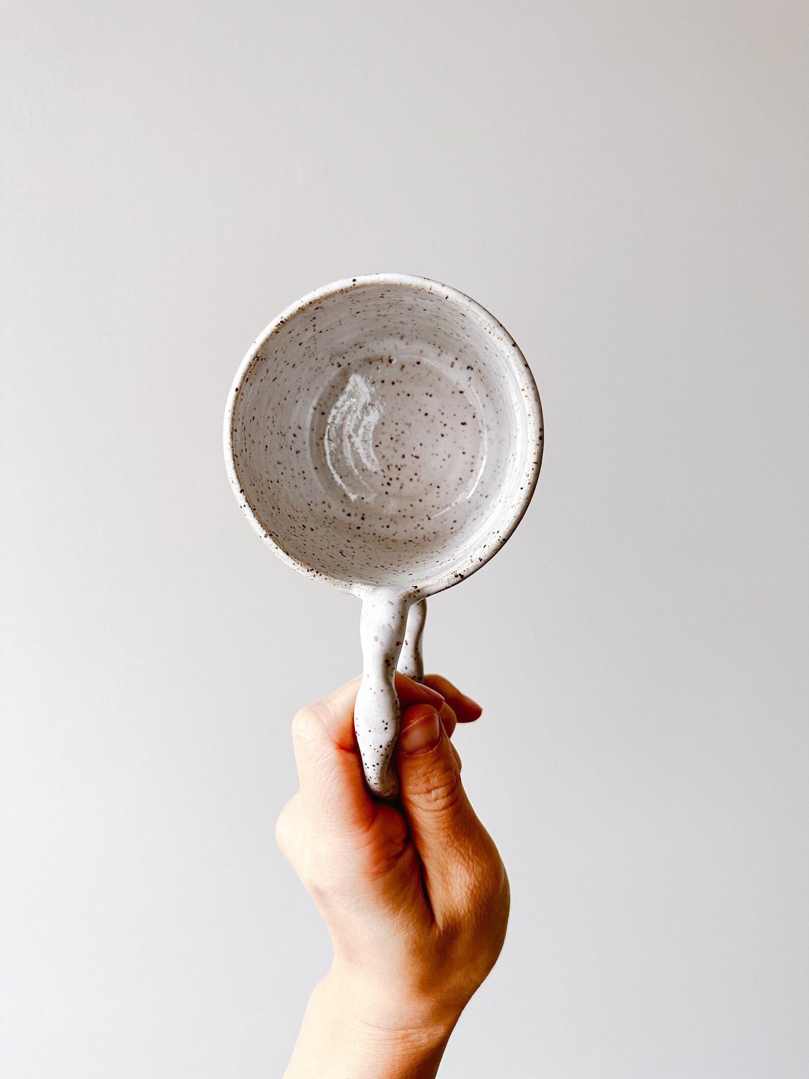 Festive Speckle Stoneware Wreath Mug Adorn Your Mornings with Holiday Cheer - Image 3