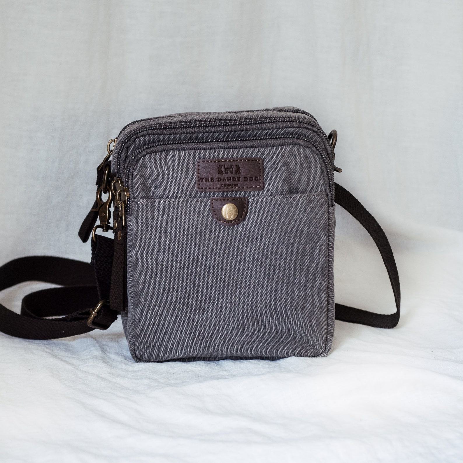 Foragers Canvas Bag Durable and Eco-Friendly Companion for Nature Enthusiasts