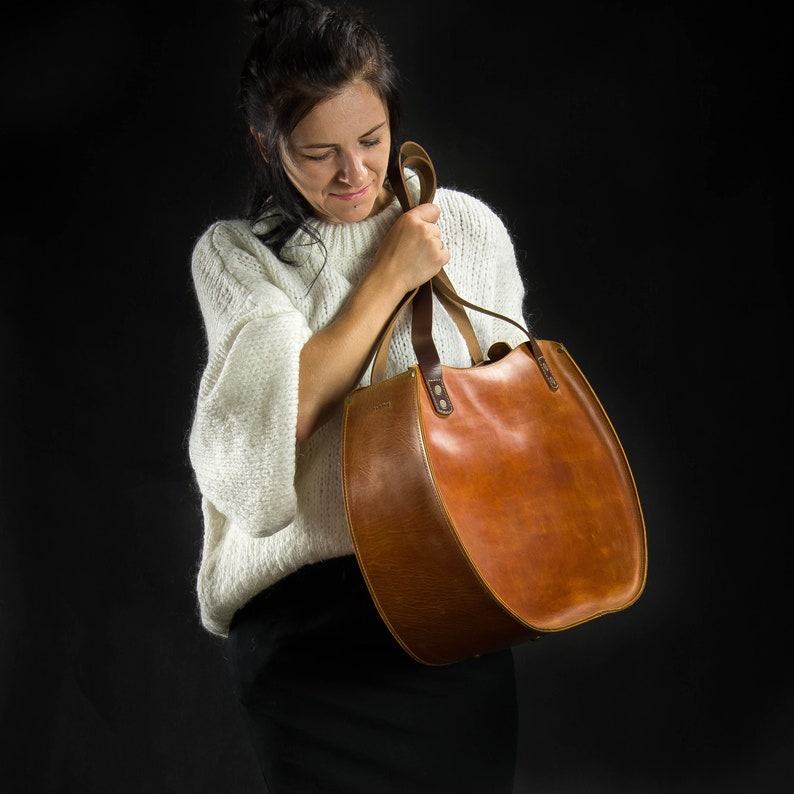 Genuine Leather Tote Timeless Elegance for the Modern Woman