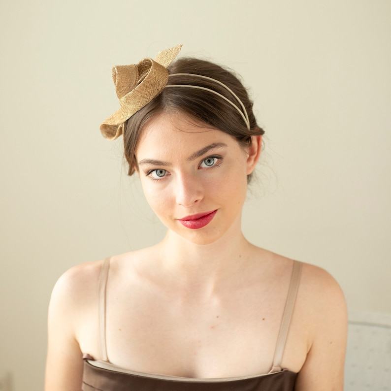 Gilded Grace Minimalist Gold Fascinator for Bridal Elegance