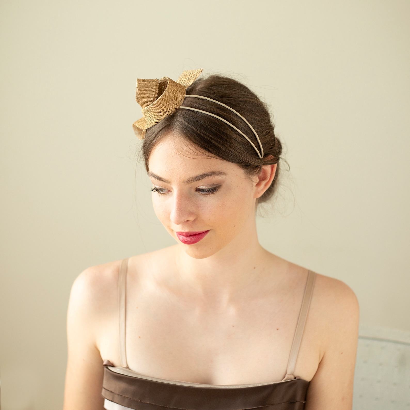 Gilded Grace Minimalist Gold Fascinator for Bridal Elegance