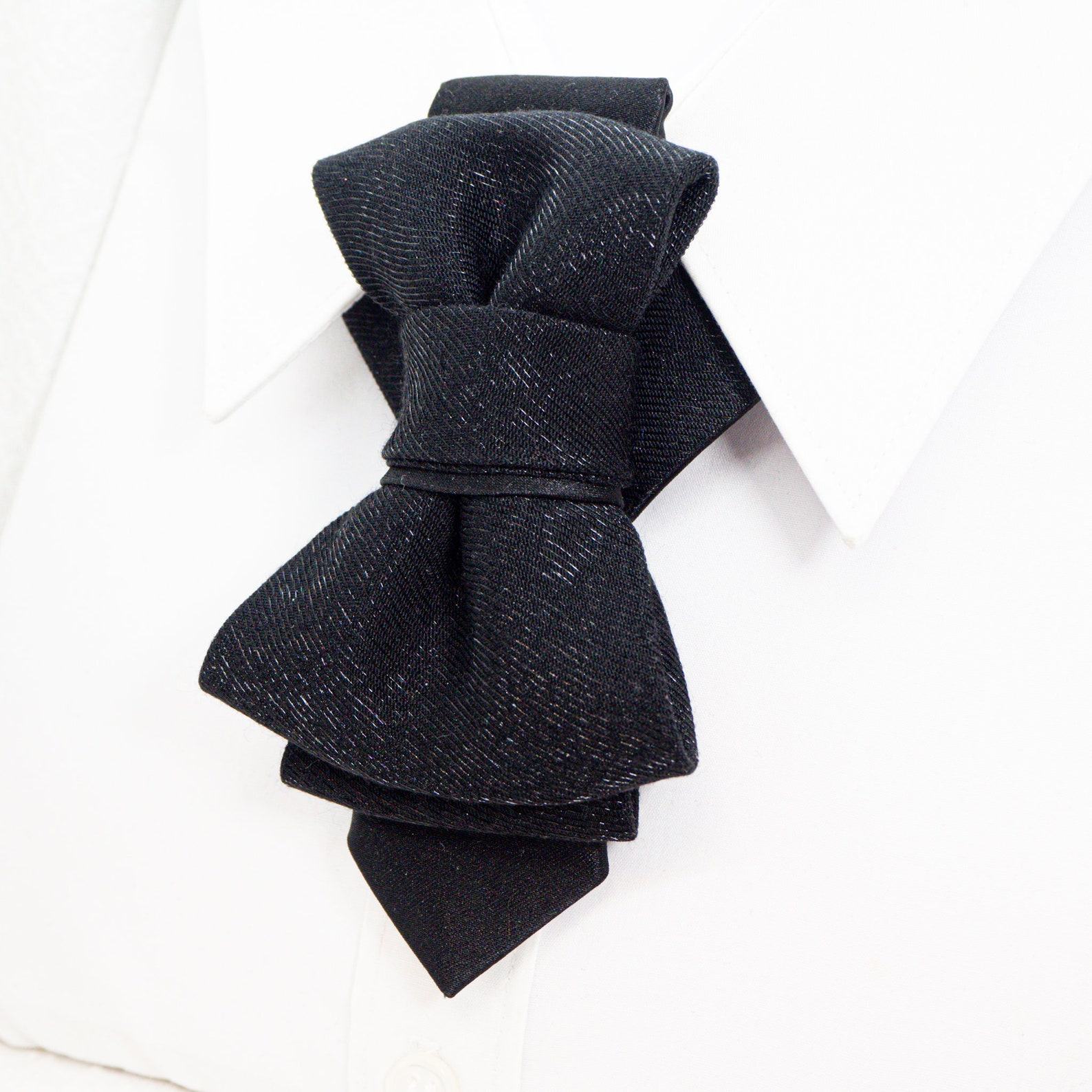 Graceful Linen Cushion with Duck Feather Comfort Country Charm in 4 Sizes