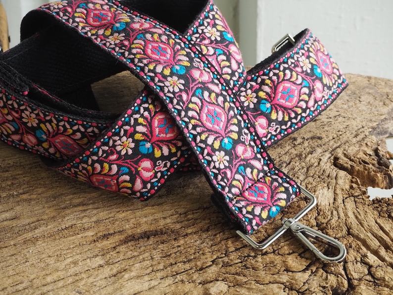 Groovy Floral Woven Crossbody Guitar Strap Purse – Pink and Black