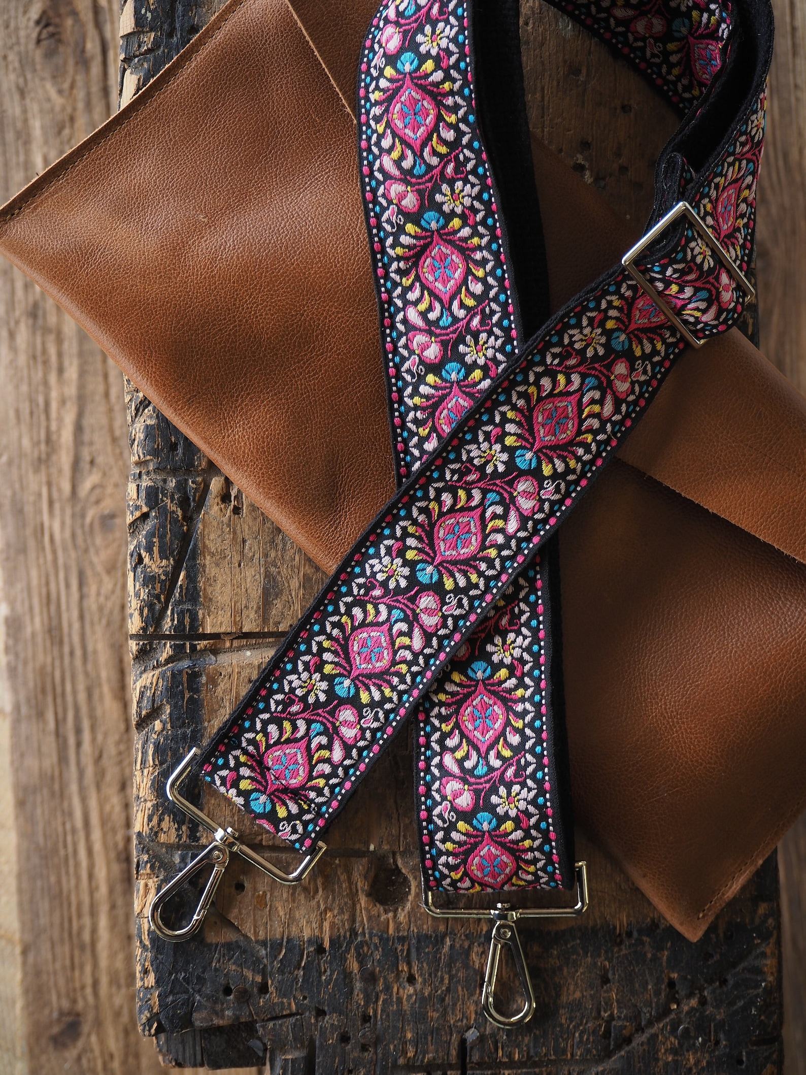 Groovy Floral Woven Crossbody Guitar Strap Purse – Pink and Black - Image 3