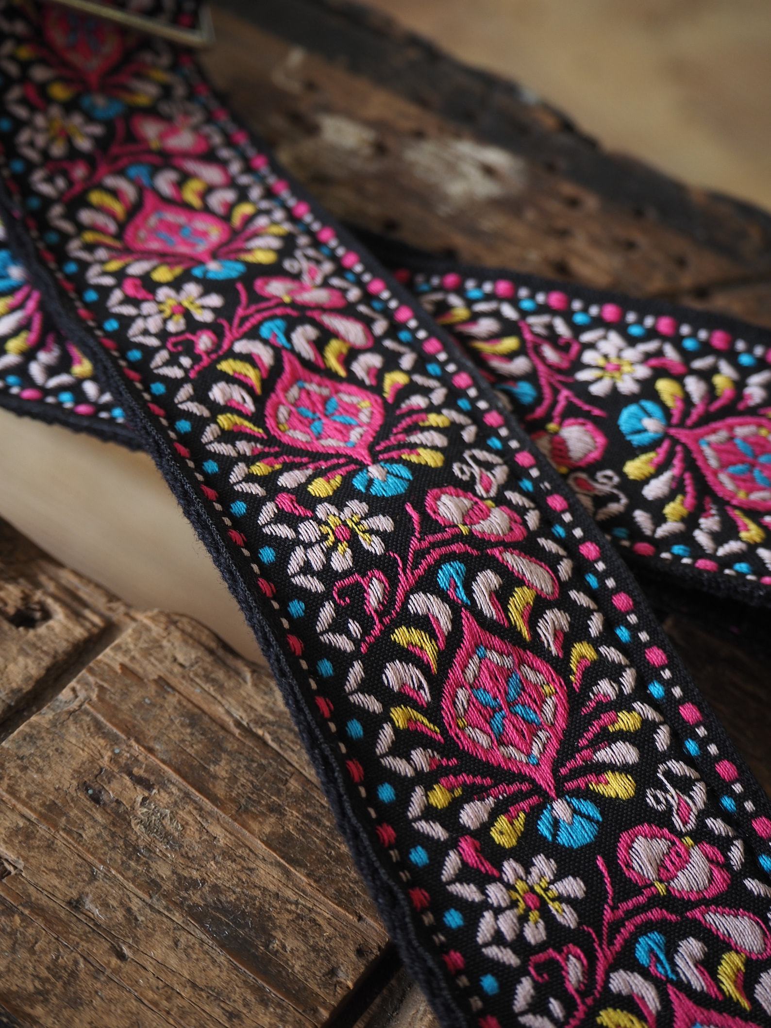Groovy Floral Woven Crossbody Guitar Strap Purse – Pink and Black - Image 5