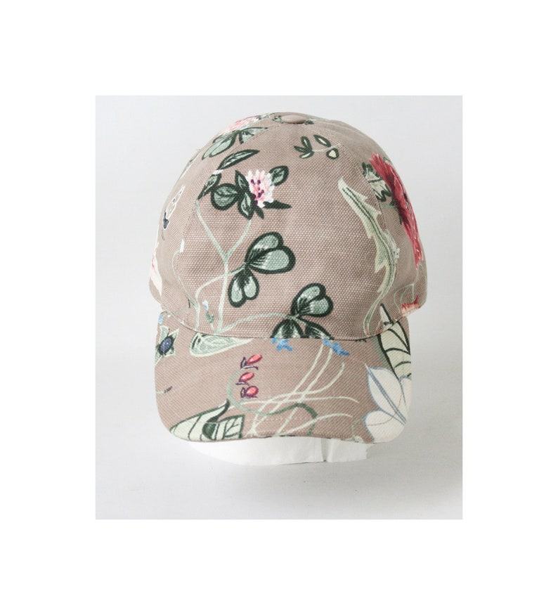 GUCCI Cap with Vibrant Floral Print Elevate Your Style with Nature’s Canvas