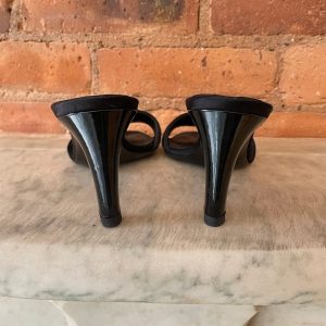 Gucci Satin Buckle Mule Sandals Elevate Your Style with Timeless Elegance