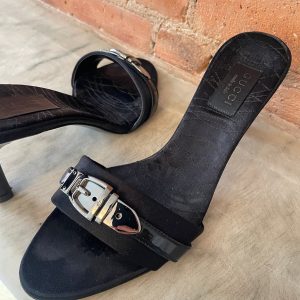 Gucci Satin Buckle Mule Sandals Elevate Your Style with Timeless Elegance