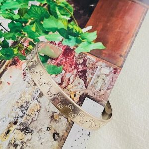 Gucci Vintage Unisex Double Logo Engraved GG Chunky Cuff Bangle Bracelet A Timeless Accessory for Every Occasion