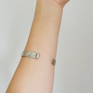 Gucci Vintage Unisex Double Logo Engraved GG Chunky Cuff Bangle Bracelet A Timeless Accessory for Every Occasion