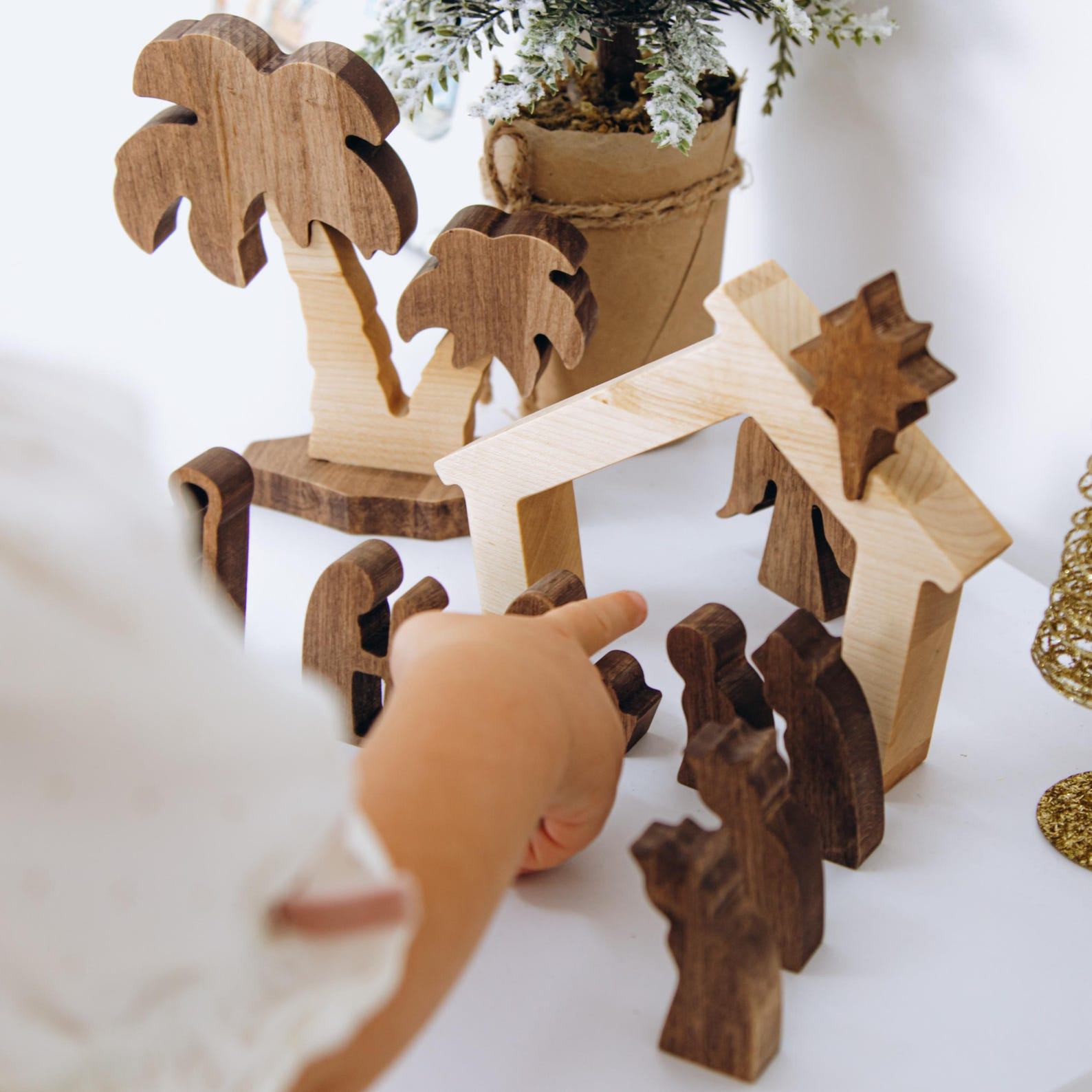 Handmade Farmhouse Nativity Set – Rustic Wooden Christmas Decor for Holiday Hosting