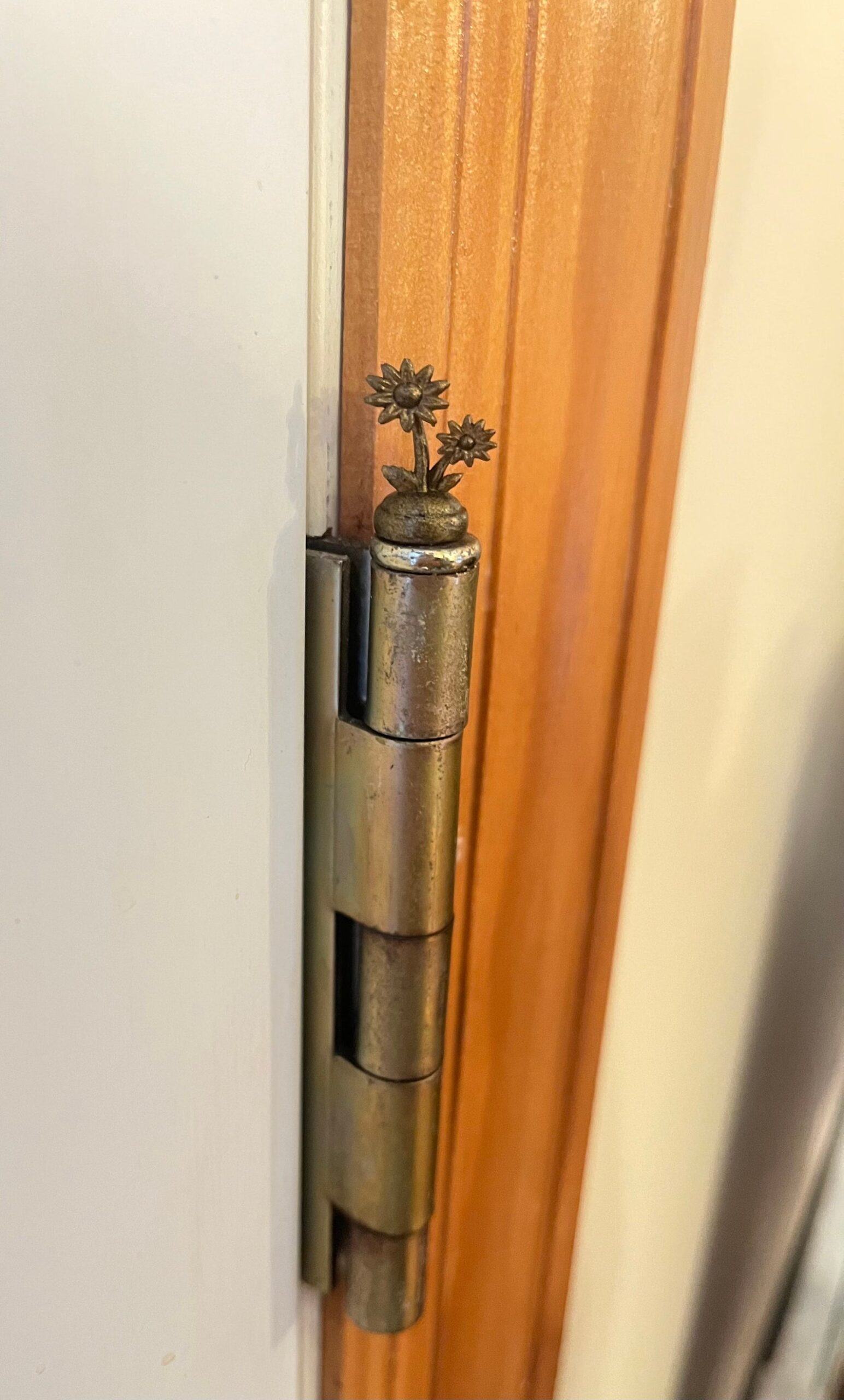 Hinge Head Flower Trio Vibrant Blooms for Your Home Decor - Image 4